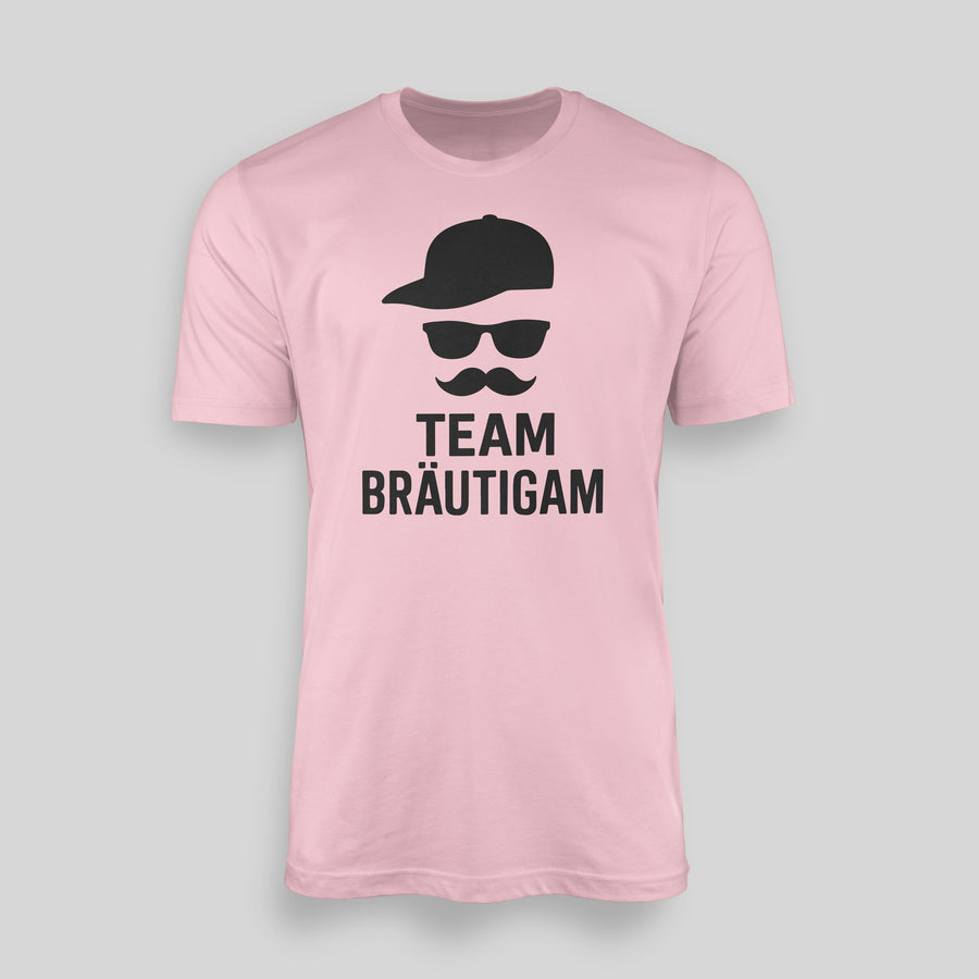 Der Bräutigam trägt's *mit Stolz.*