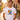 Mann traegt weisses JGA T-Shirt mit Aquarell-Regenbogenherz und Schriftzug Liebe gewinnt in sommerlicher Altstadtgasse