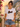 Braut traegt weisses JGA T-Shirt Braut Retro Regenbogen auf Positano-Balkon in goldenem Abendlicht