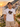 Mann traegt weisses JGA T-Shirt Trau dich Retro Regenbogen auf Positano-Balkon