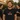 Trauzeuge im schwarzen Regie Best Man Shirt beim Junggesellenabschied mit Freunden im JGA-Partnerlook