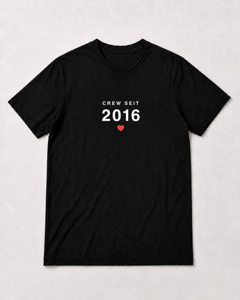 CREW SEIT – minimalistisches schwarzes JGA Herren-T-Shirt mit Jahreszahl