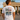 Mann mit Berlin-Grand-Tour-Shirt vor dem Brandenburger Tor – Rückenprint Städte-Collage