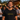 Mann im schwarzen BIER JGA Shirt lacht beim Junggesellenabschied im Biergarten mit Freunden