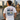 Mann mit Frankfurt-Grand-Tour-Shirt auf dem Eisernen Steg vor der Skyline – Rückenprint Städte-Collage