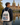 Person mit Hannover-Grand-Tour-Turnbeutel am Neuen Rathaus – Städte-Aufdruck