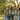 JGA Orga-Crew im Park in olivgruenen Shirts mit Ohne mich laeuft hier nichts