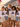 Fuenf Frauen in Verliebt Verlobt Verbunt Retro Regenbogen Shirts vor Positano