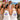Mrs and Mrs JGA Turnbeutel Weiss Brautpaar mit Freunden